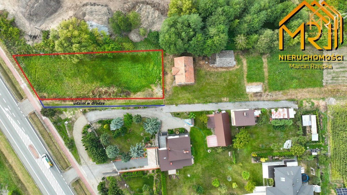 Działka budowlana w pierwszej linii zabudowy – 14