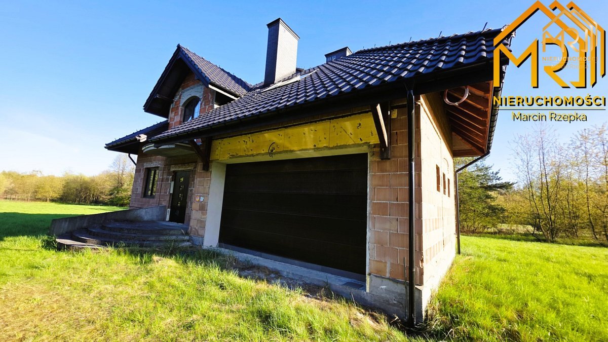 Dom jednorodzinny w stanie do wykończenia z dużą d — zdjęcie 32