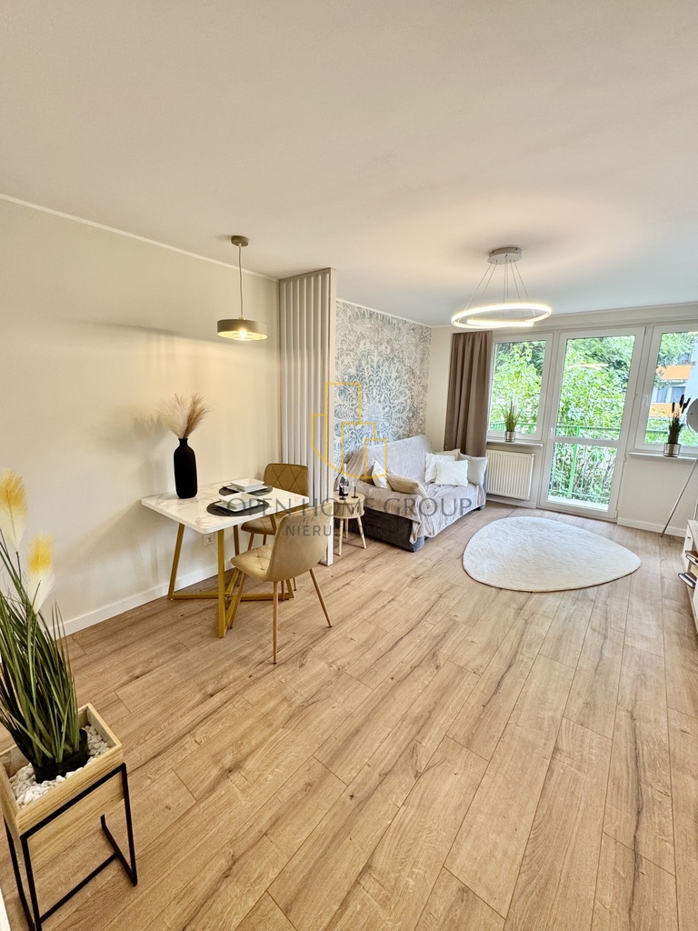 Top-Grabiszyńska-kawalerka-balkon-piwnica-po remoncie — zdjęcie 2