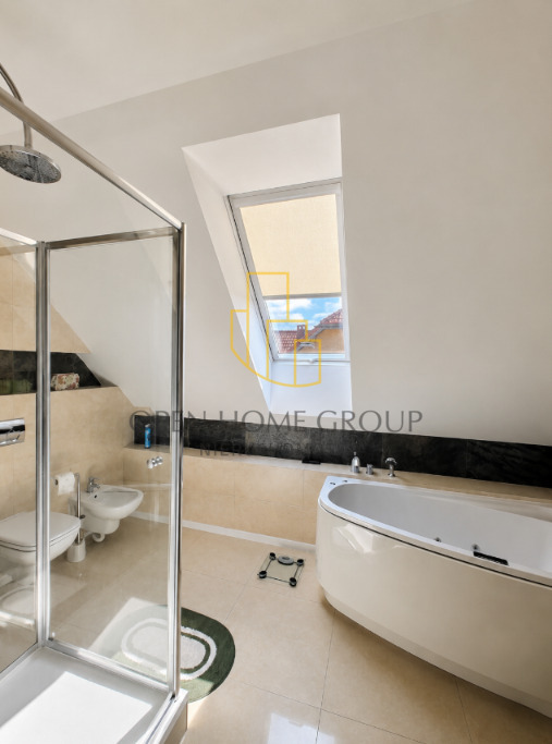 Bielany Wr. dom wolnostojący, 8 pokoi, garaż — zdjęcie 13