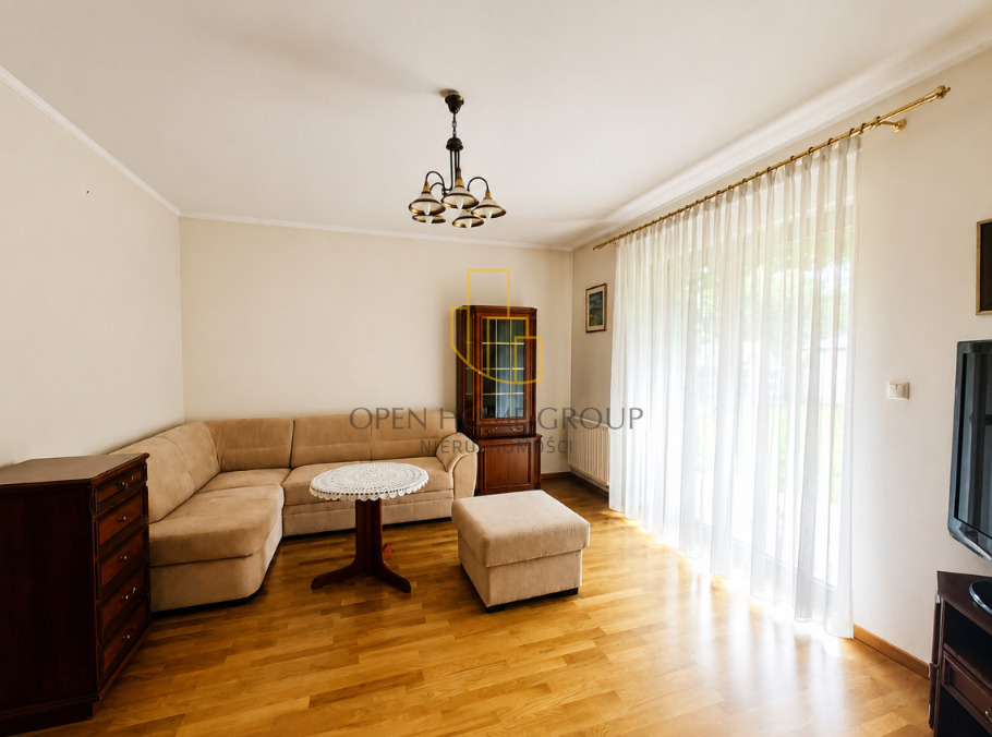 Bielany Wr. dom wolnostojący, 8 pokoi, garaż — zdjęcie 10